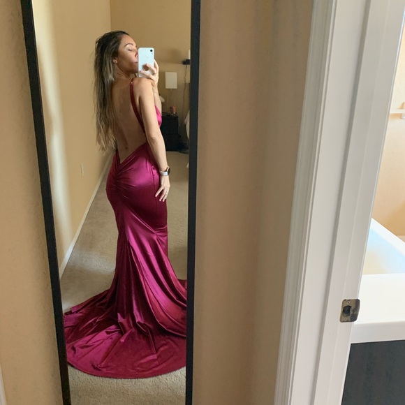 Red Plunge Open Back Mermaid Evening Satin Dress - Picture 5 of 8